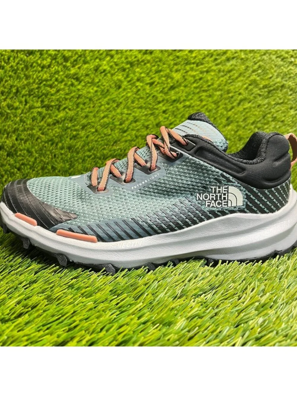 The North Face Vectiv Fastpack Womens Size 7 Green Trail Hiking Shoes Sneakers